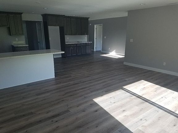 5th image of 207 Fennell Ct