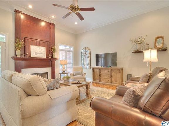 3rd image of 3003 Brook Park Dr SE