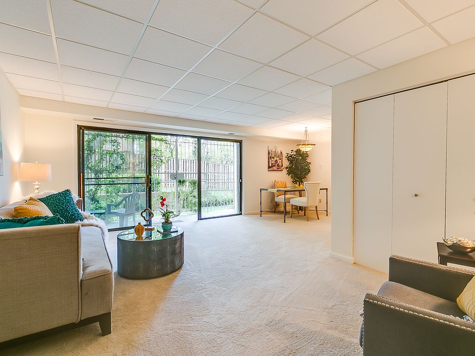 Spacious 801 sf unit