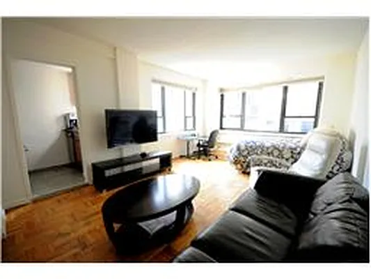 Rented by Douglas Elliman | media 35