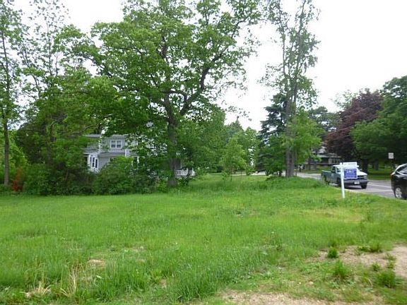 2nd image of 350 Ellen St
