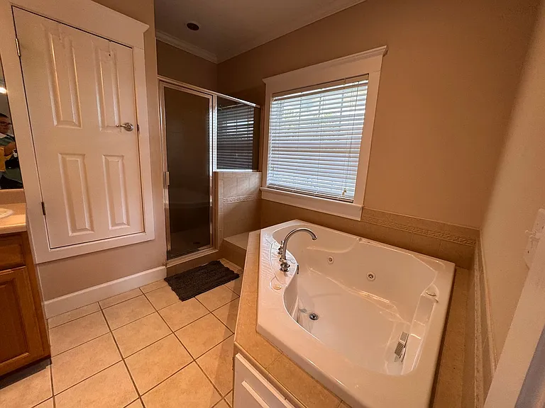 5020 NW 10th Pl — Photo 14