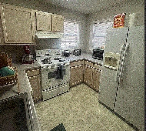 Fully Stocked Kitchen, Dishes, Pots/Pans for cooking