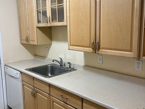 3rd image of 29 Village Rock Ln APT 6