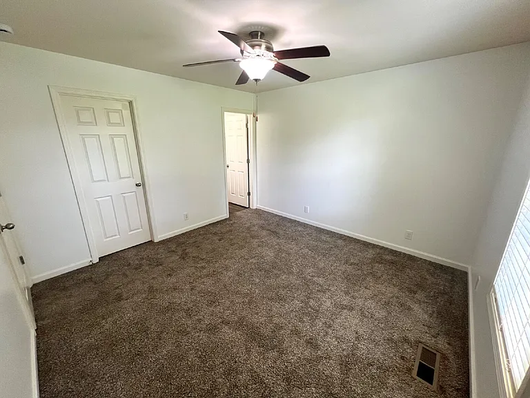 505 Paula Dr — Photo 14