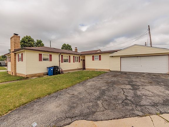 4th image of 16717 Dynes Ave