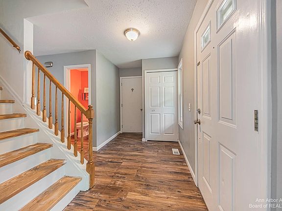 3rd image of 8222 Lake Crest Dr