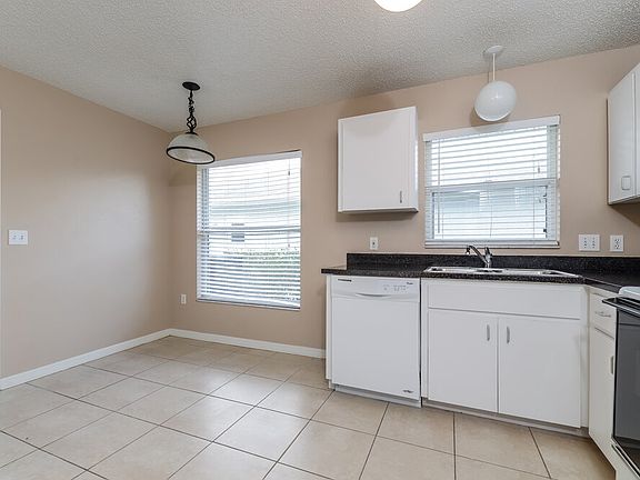 5th image of 1205 Oak Trace Dr