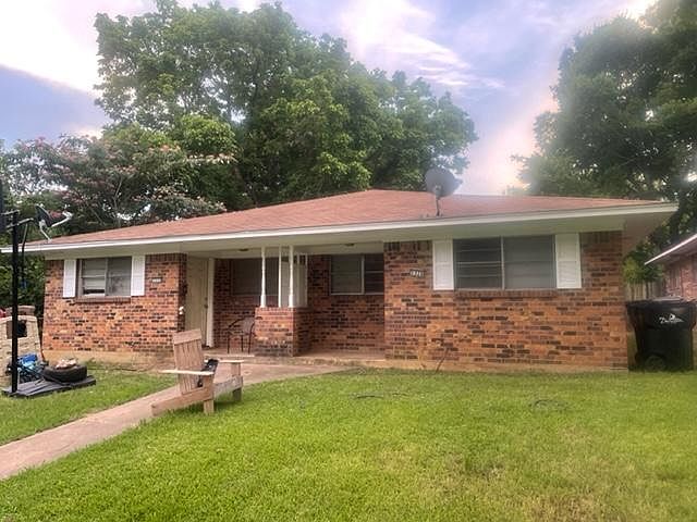 1st image of 1526 W Elm St