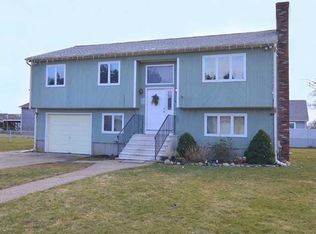 22 Kingston Ln, Narragansett, RI 02882