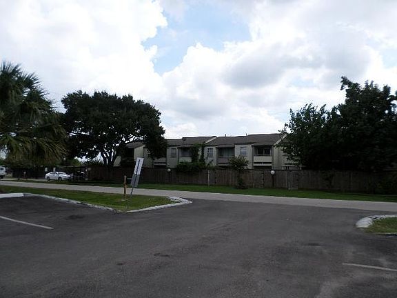 5th image of 5807 Beverlyhill St APT 27