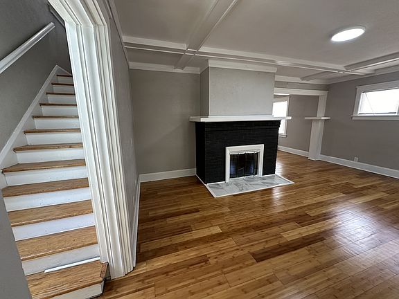 3rd image of 328 Churchill St