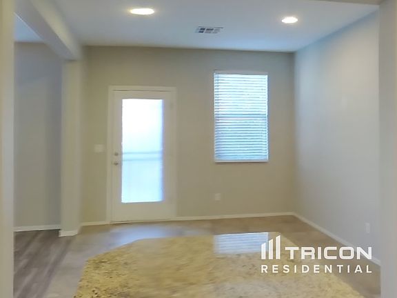 4th image of 10924 Parslow St