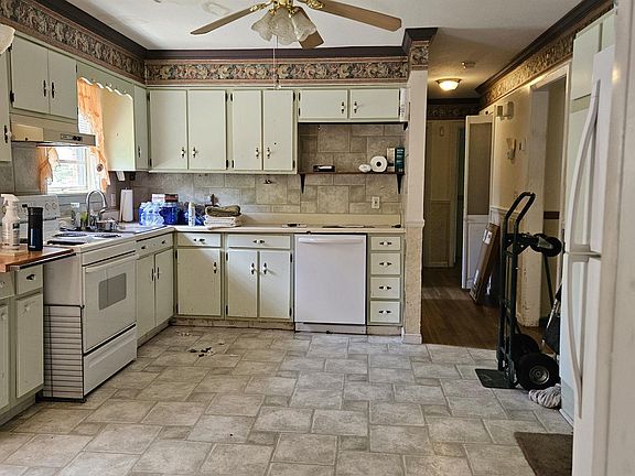 4th image of 3319 Lockwood Ct SW
