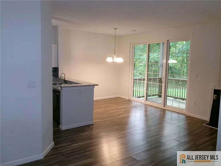 4261 Bayberry Ct — Photo 3