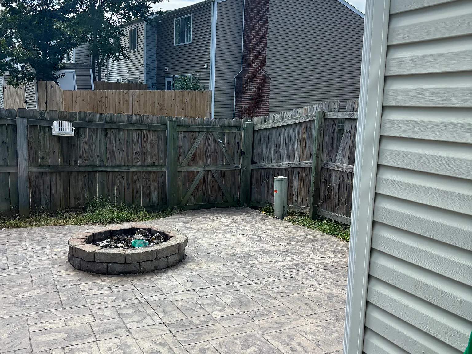 3 bed, 1.5 bath, 1400 sqft, $1,400 — Photo 3