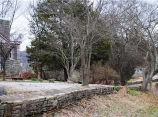 490 Snake Hollow Rd, Bethpage, TN 37022
