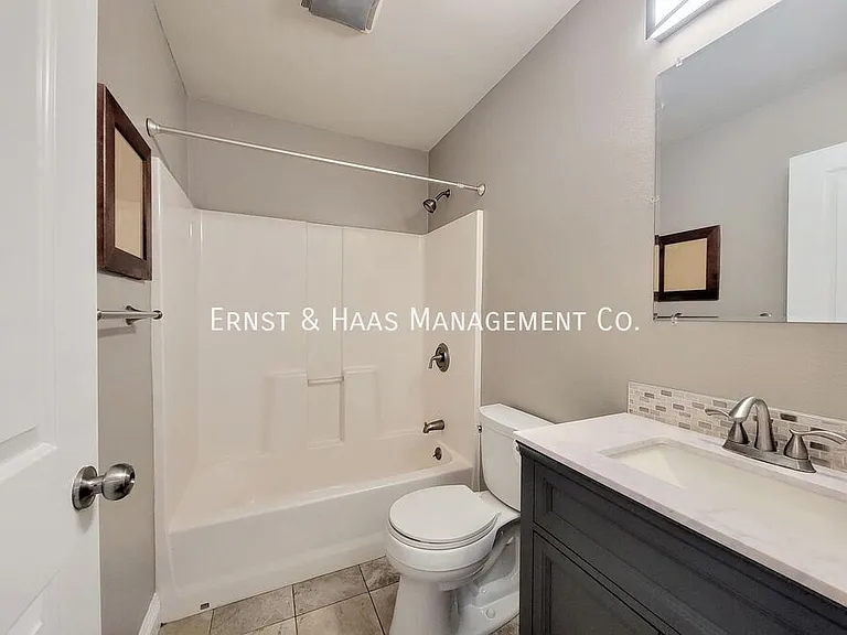 8429 Somerset Blvd — Photo 15