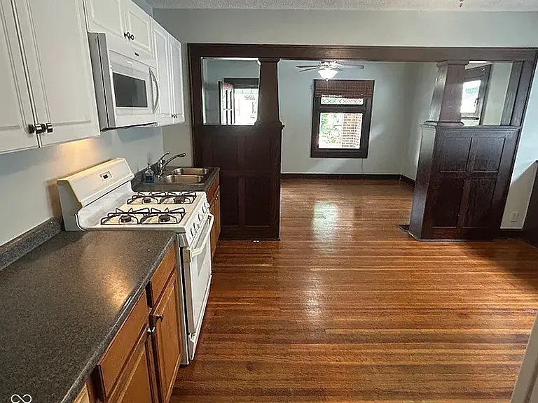 322 N Oakland Ave — Photo 6