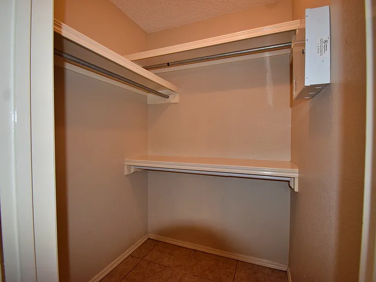 2210 W Elisa Ln — Photo 8