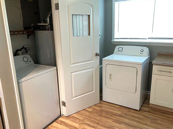 5th image of 202 Fairlane St APT 4