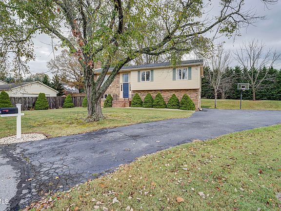 3rd image of 160 Coralwood Dr