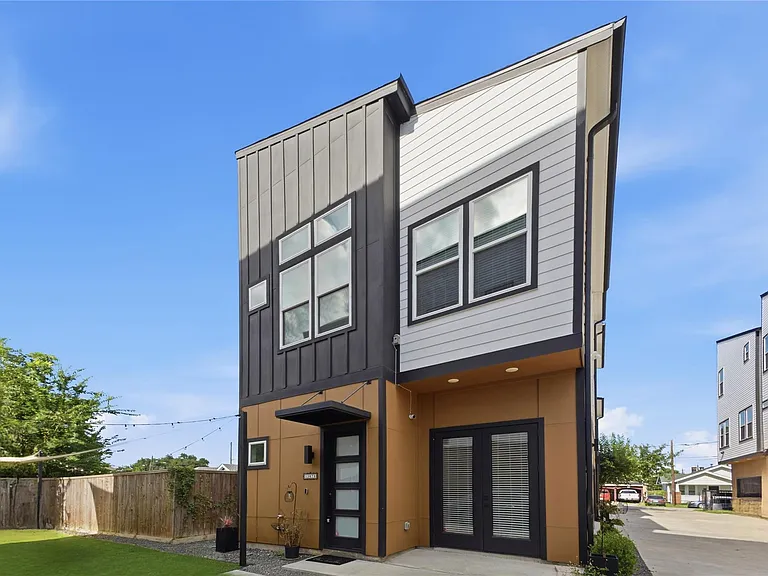 1307 Bayou St #B — Photo 3