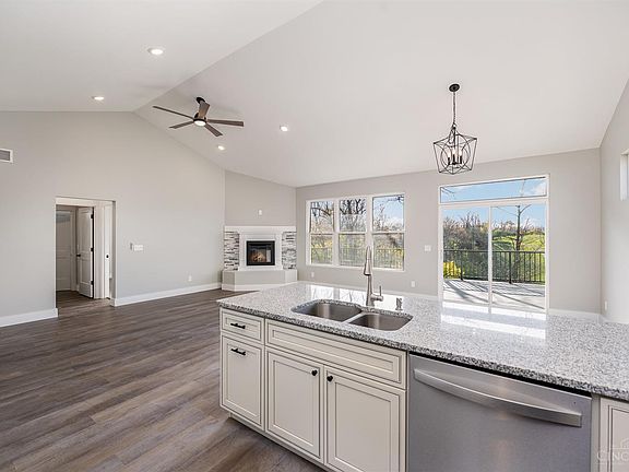 5th image of 51 Oakmont Ct