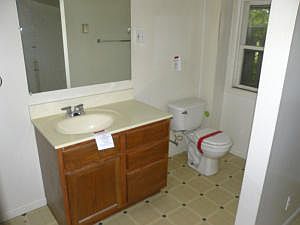 4th image of 305 N 5th Ave