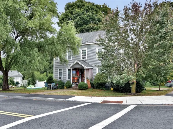 108 Pleasant St, Wakefield, MA 01880