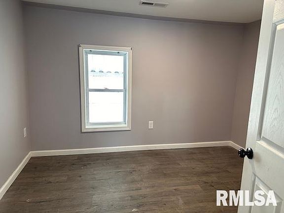 4th image of 1619 Elmwood St