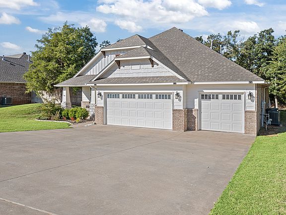3rd image of 8835 Tall Oaks Dr