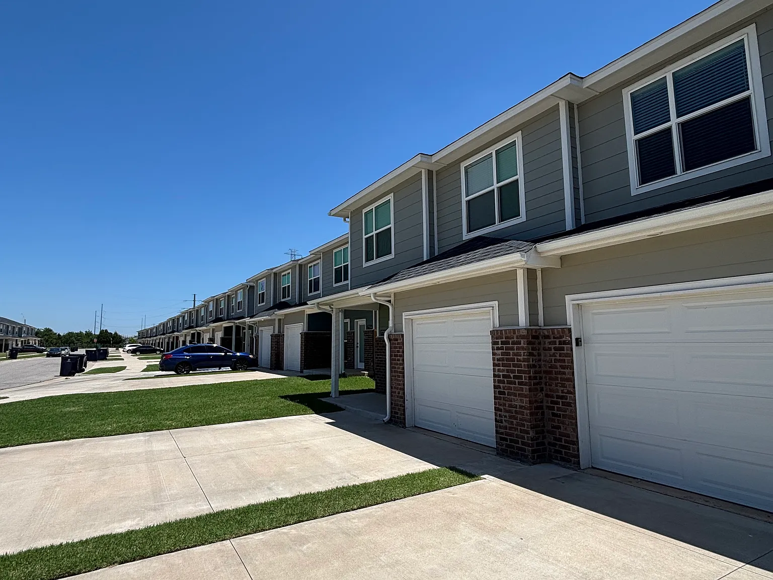 3 bed, 2.5 bath, 1478 sqft, $1,745 — Photo 1
