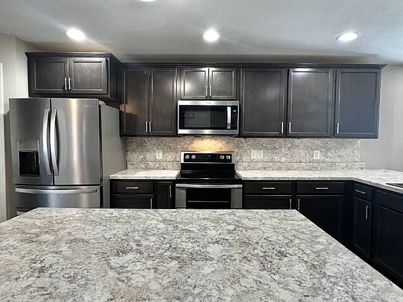 5th image of 865 Samantha Ln
