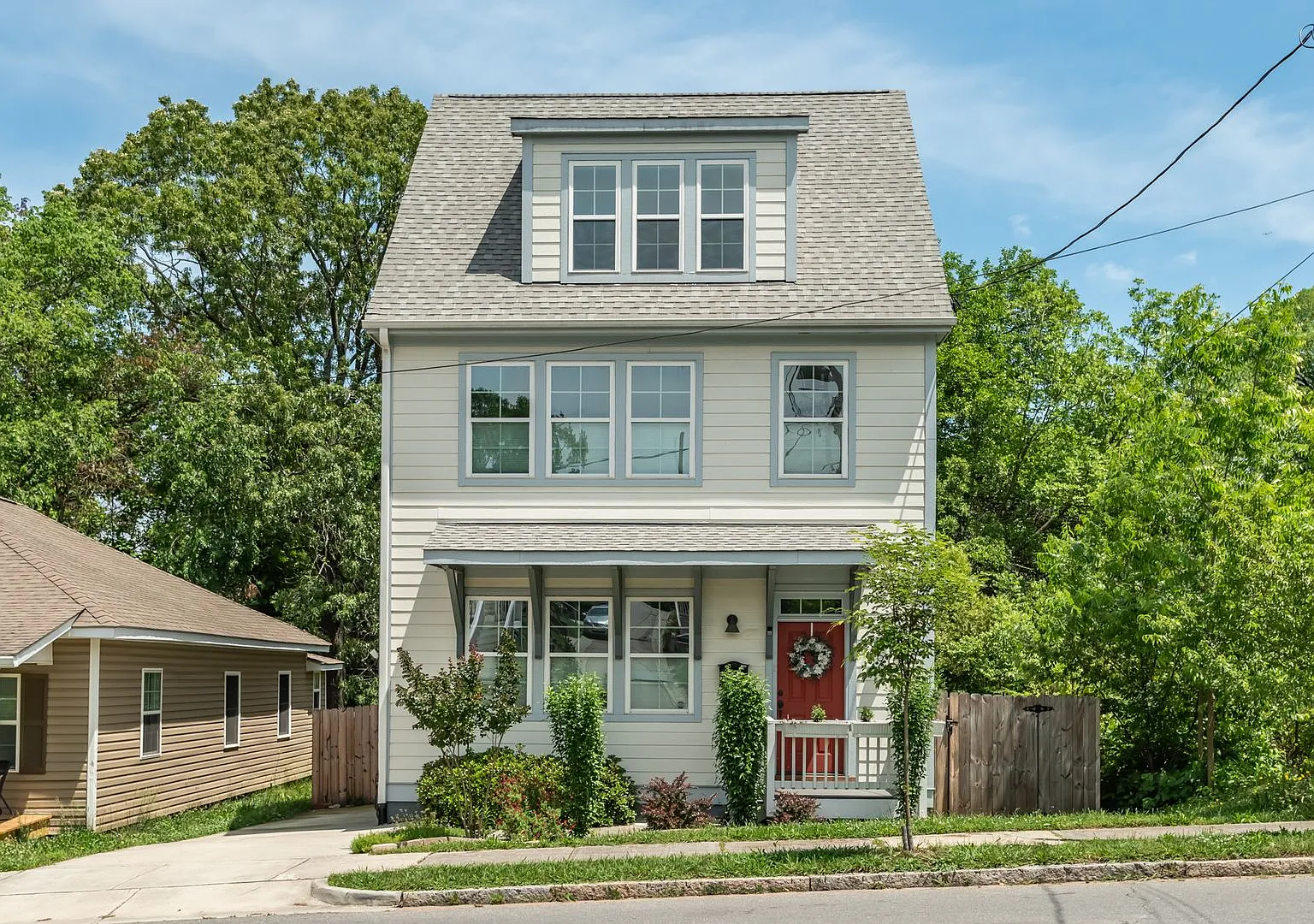 Spacious 4BR Home in Downtown Durham with Large Fenced Yard! — Photo 1