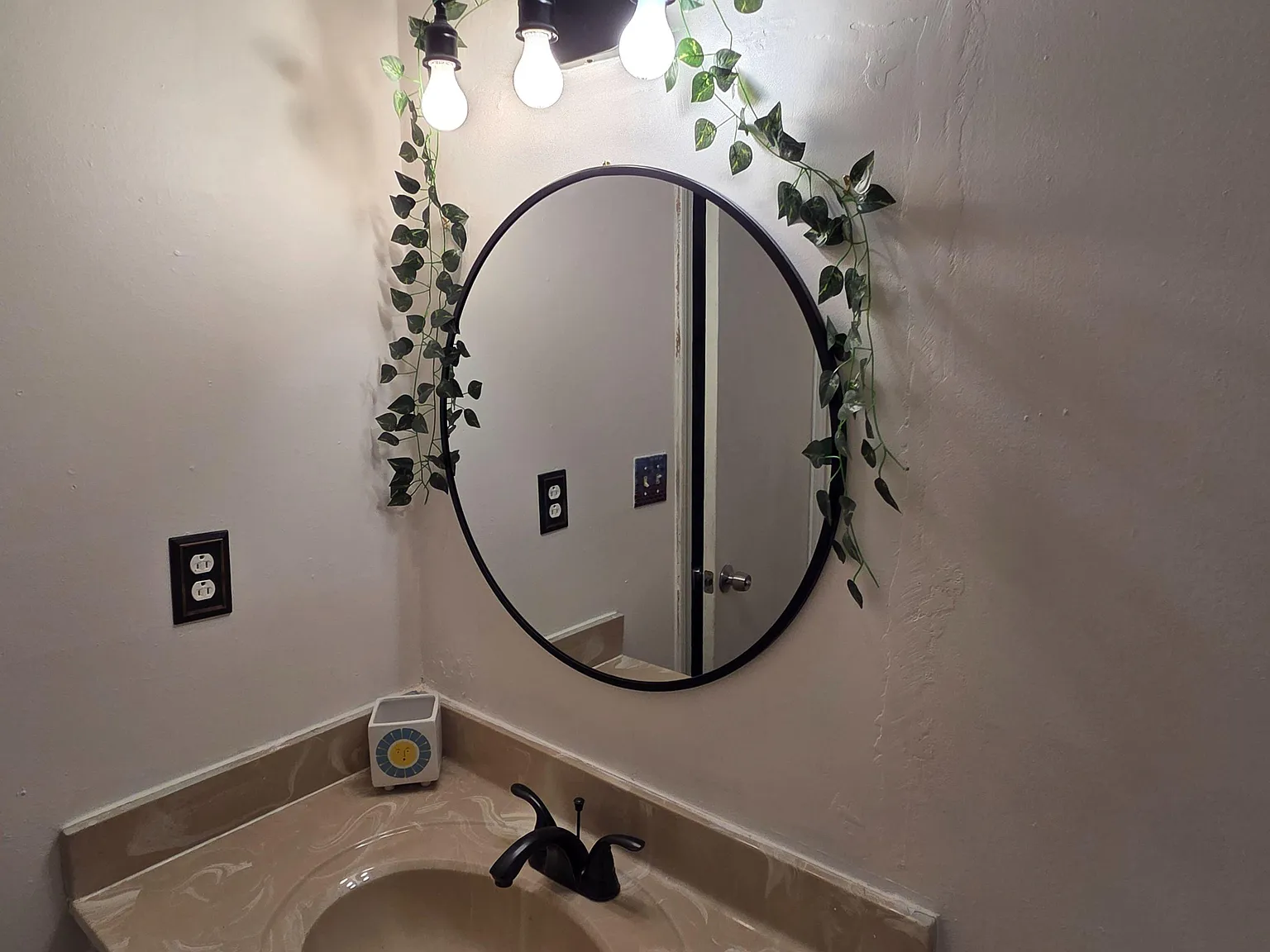 2 bed, 2.0 bath, 2200 sqft, $1,299 — Photo 3