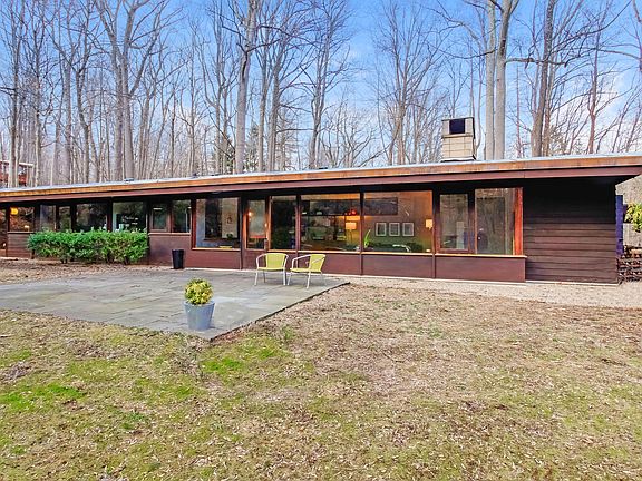 2nd image of 2 Orchard Brook Dr