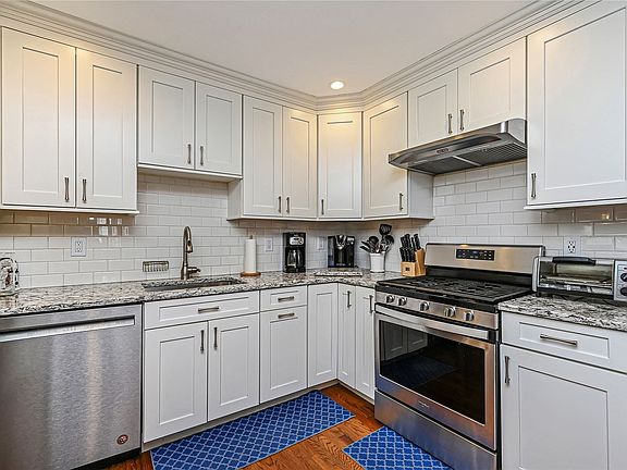 4th image of 22 Queen Anne Pl