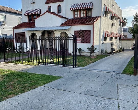 2nd image of 248 S Alexandria Ave