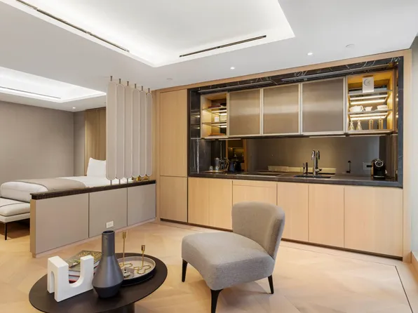 685 5th Avenue image 5 of 14