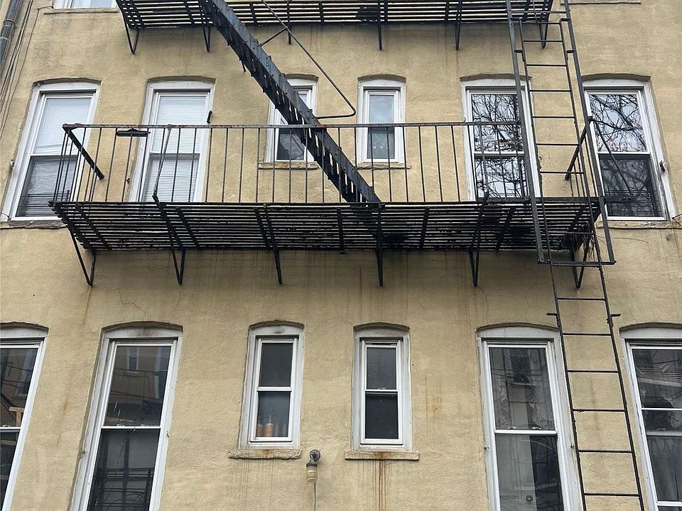 2nd image of 1720 Putnam Ave