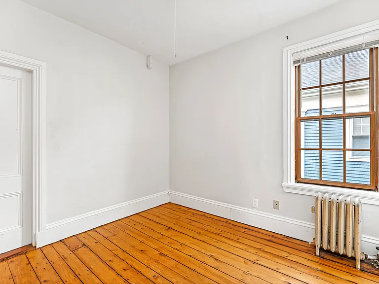 104 Sheldon St — Photo 7