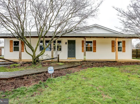 61 Hillcrest Dr, Manheim, PA 17545