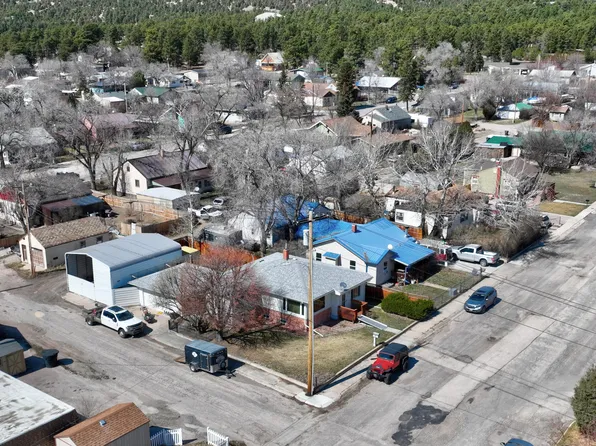 104 4th Ave, Newcastle, WY 82701