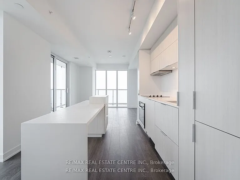 370 Martha St #1703 — Photo 13