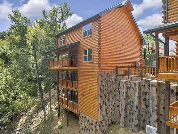 2nd image of 1717 Summit View Way Lot 84