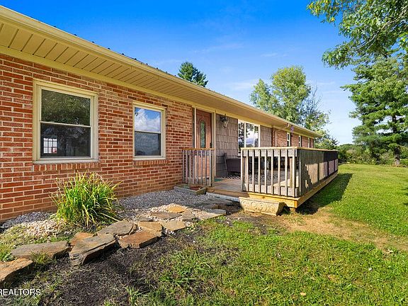 4th image of 2040 Warrensburg Rd