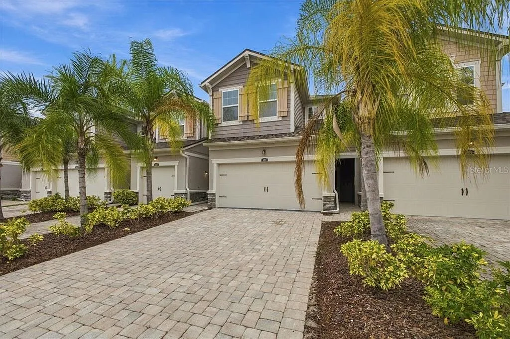 3 bed, 2.5 bath, 1666 sqft, $2,500 — Photo 1