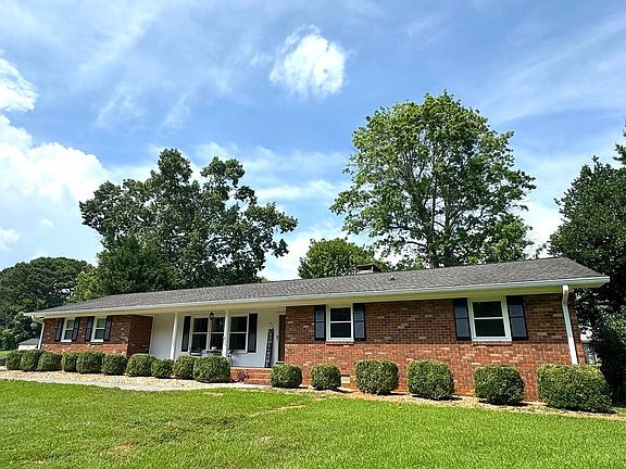 2nd image of 425 Westview Dr NE