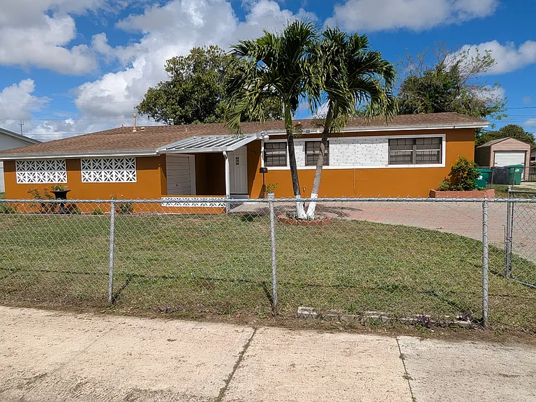 19401 NW 23rd Ave — Photo 3